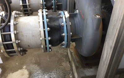 ​水泵进口安装了橡胶软接头出现吸扁现象怎么解决？