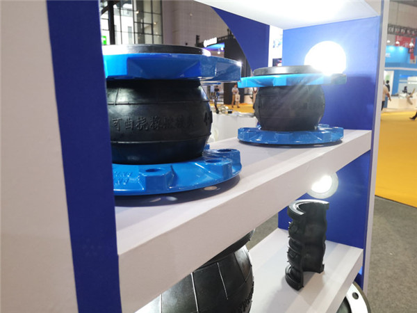 淄博耐油橡胶接头,通径DN80/DN65/DN50,碳钢法兰 淄博耐油橡胶接头,通径DN80/DN65/DN50,碳钢法兰